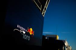 Логотип Scuderia Toro Rosso