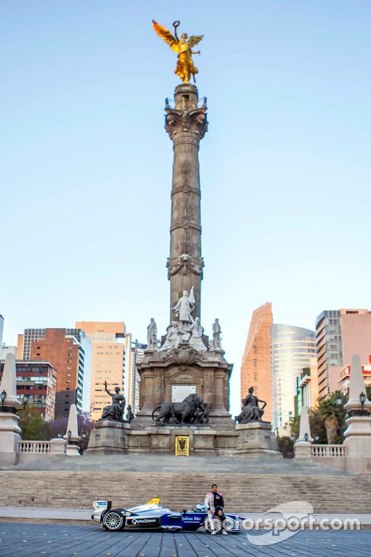 Salvador Durán, Team Aguri en el Ángel de la Independencia en la Ciudad de México