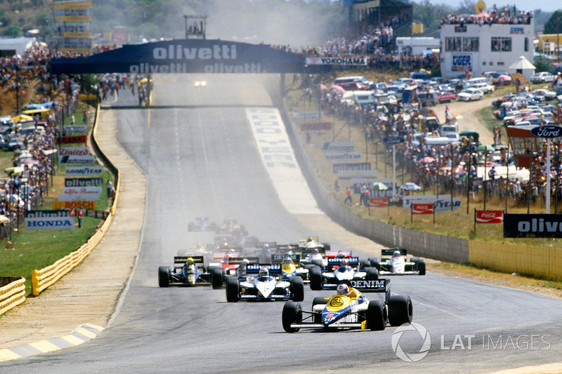 Start: Nigel Mansell, Williams FW10 memimpin Nelson Piquet, Brabham BT54 dan Marc Surer, Brabham BT54