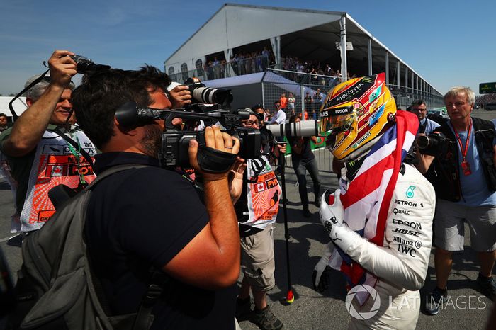 Ganador de la carrera Lewis Hamilton, Mercedes AMG F1