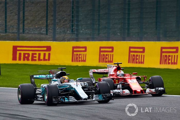 Lewis Hamilton, Mercedes AMG F1 W08, Sebastian Vettel, Ferrari SF70H