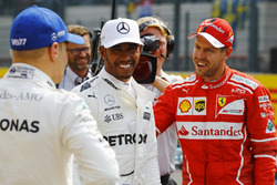 Володар поулу Льюіс Хемілтон, Mercedes AMG F1, другий - Себастьян Феттель, Ferrari, третій - Валттер