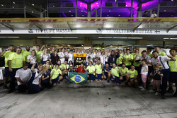 Das Team verabschiedet sich von Felipe Massa, Williams, nach dem Rennen