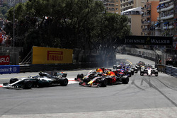 Valtteri Bottas, Mercedes-Benz F1 W08 Hybrid at the start of the race