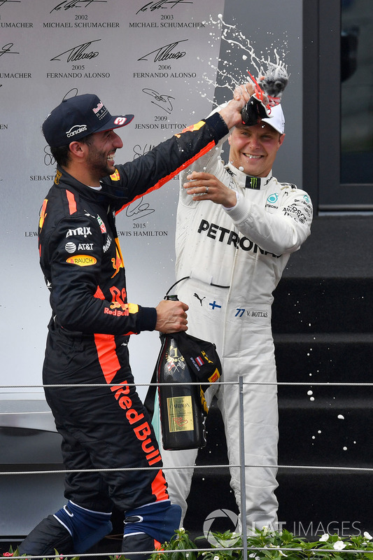 Podium: race winner Valtteri Bottas, Mercedes AMG F1, third place Daniel Ricciardo, Red Bull Racing