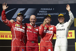 https://cdn-3.motorsport.com/images/mgl/6DlveMJ6/s9/f1-hungarian-gp-2017-podium-race-winner-sebastian-vettel-ferrari-second-place-kimi-raikkon.jpg