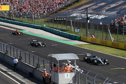 Фініш: Валттері Боттас, Mercedes-Benz F1 W08 Hybrid,Льюіс Хемілтон, Mercedes-Benz F1 W08 Hybrid