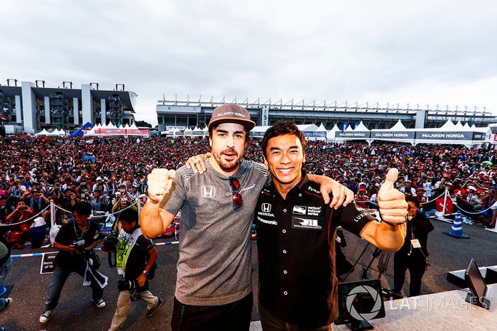 Takuma Sato con Fernando Alonso, McLaren