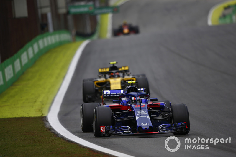П'єр Гаслі, Scuderia Toro Rosso STR13, та Карлос Сайнс-мол., Renault Sport F1 Team R.S. 18