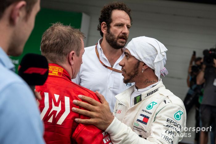 Lewis Hamilton, Mercedes AMG F1 y Kimi Raikkonen, Ferrari en Parc Ferme 
