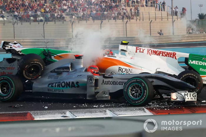 Michael Schumacher, Mercedes GP MGP W01 hace un trompo con Vitantonio Liuzzi, Force India VJM03