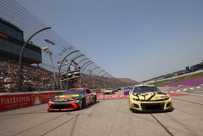 Chase Briscoe, Joe Gibbs Racing Toyota, Kyle Busch, Richard Childress Racing Chevrolet