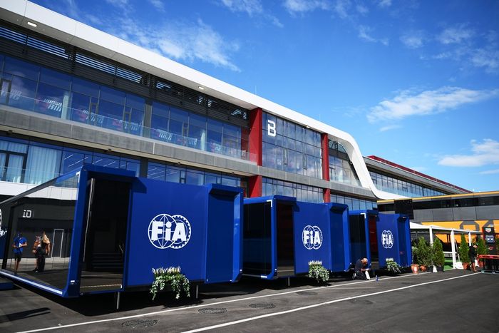 Autocaravana de la FIA en el Paddock 