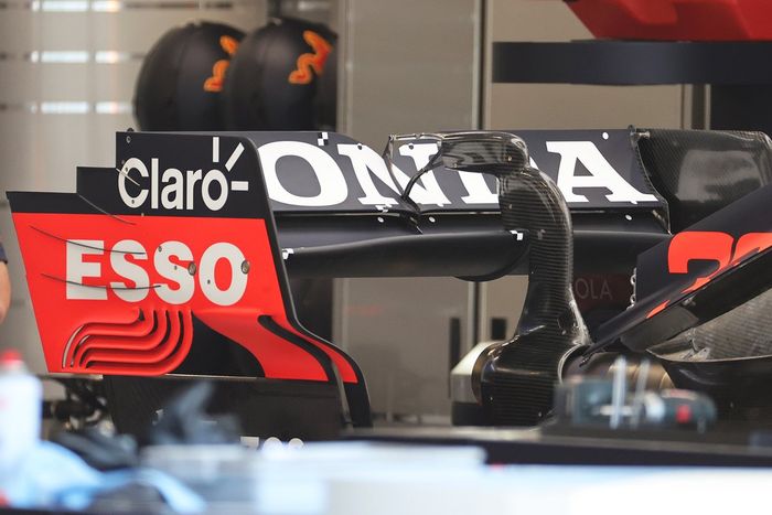 Detalle del alerón trasero de Max Verstappen, Red Bull RB16B