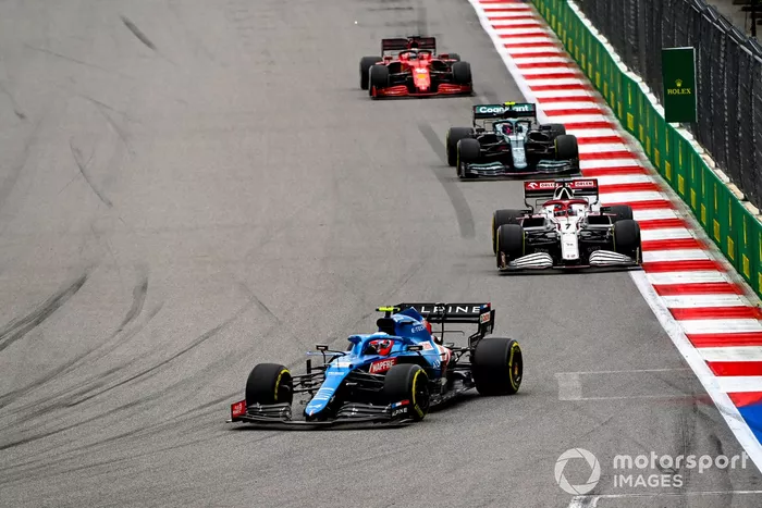 Esteban Ocon, Alpine A521, Kimi Raikkonen, Alfa Romeo Racing C41, Sebastian Vettel, Aston Martin AMR21