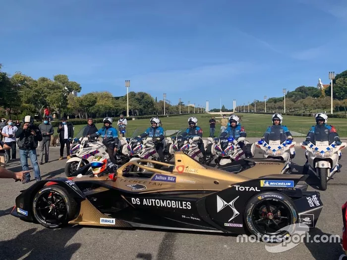 Antonio Felix Da Costa, piloto de DS TECHEETAH FE Team, celebra el campeonato de Fórmula E en Lisboa, Portugal