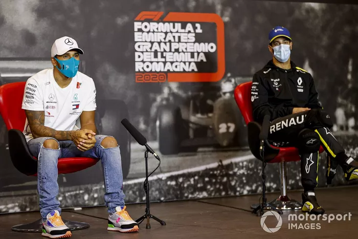 Lewis Hamilton, Mercedes-AMG F1 y Daniel Ricciardo, Renault F1 en la conferencia de prensa 