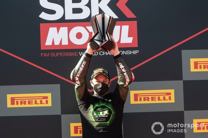 Jonathan Rea, del equipo Kawasaki Racing Team celebra su sexto Campeonato Mundial