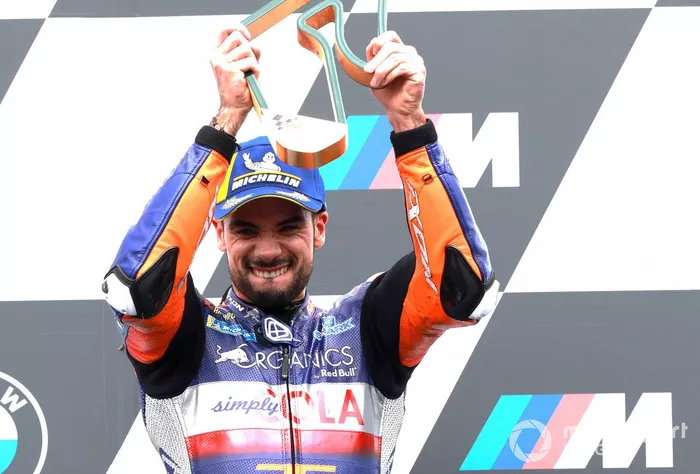 Podio: ganador Miguel Oliveira, Red Bull KTM Tech 3