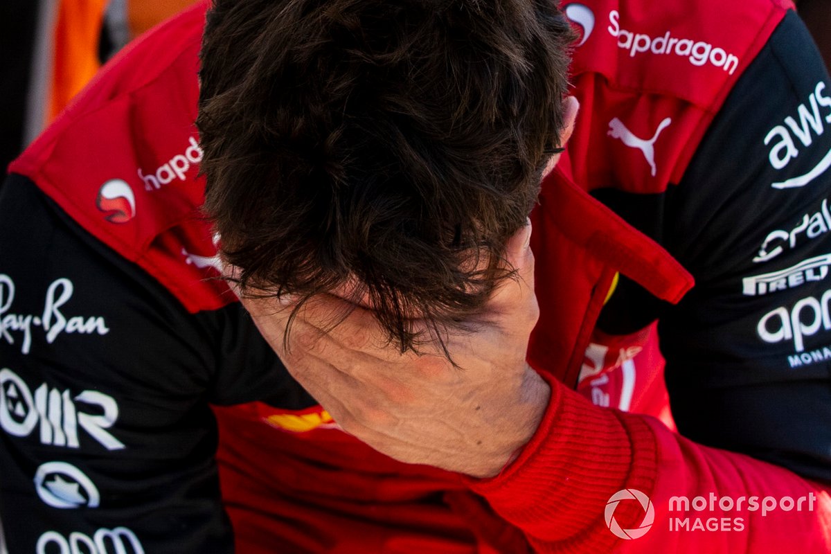 Charles Leclerc, Ferrari F1-75, dopo avere perso la leadership del GP di Francia alla curva di Le Beausset