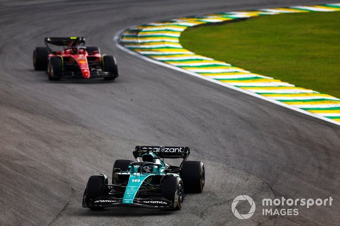 Lance Stroll, Aston Martin AMR22, Carlos Sainz, Ferrari F1-75