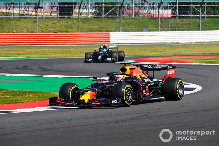 Max Verstappen, Red Bull Racing RB16, Valtteri Bottas, Mercedes F1 W11
