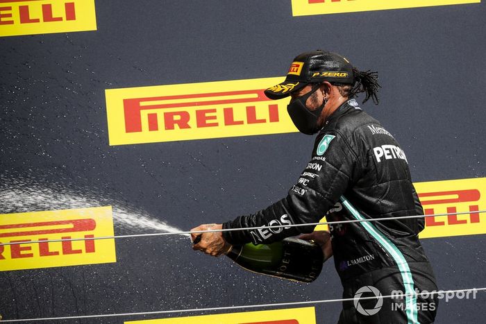 Podio: ganador de la carrera Lewis Hamilton, Mercedes-AMG F1 celebra