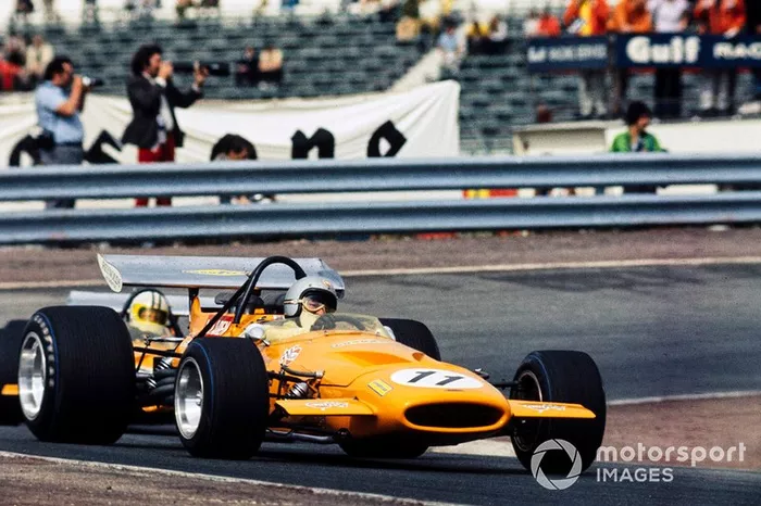 Bruce McLaren, McLaren M14A Ford y Denny Hulme, McLaren M14A Ford