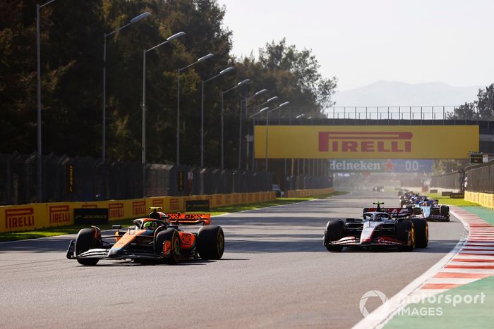 Lando Norris, McLaren MCL60, Nico Hulkenberg, Haas VF-23, Esteban Ocon, Alpine A523