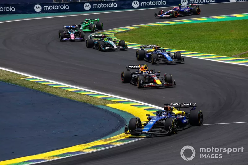 Alex Albon, Williams FW46 Sergio Pérez, Red Bull Racing RB20, Franco Colapinto, Williams FW46, Lewis Hamilton, Mercedes F1 W15