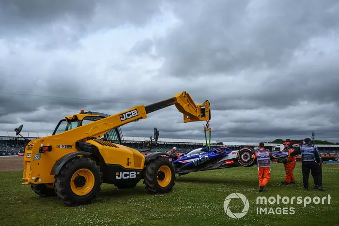 Coche de Yuki Tsunoda, RB F1 Team VCARB 01 tras su accidente