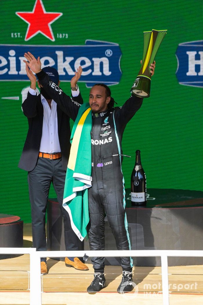 Podio: ganador Lewis Hamilton, Mercedes