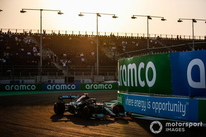 Lewis Hamilton, Mercedes W12