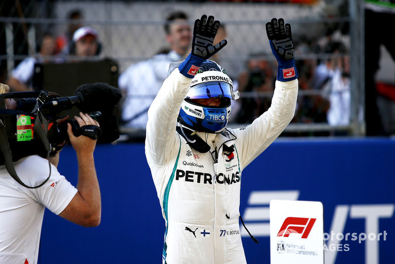 Ganador de la pole Valtteri Bottas, Mercedes AMG F1 W09