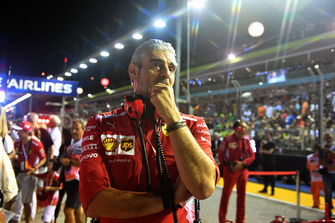 Maurizio Arrivabene, team principal Ferrari sur la grille