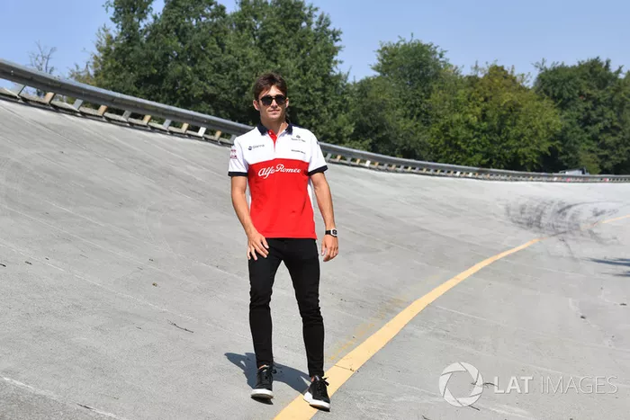 Charles Leclerc, Alfa Romeo Sauber F1 Team, en el peralte de Monza