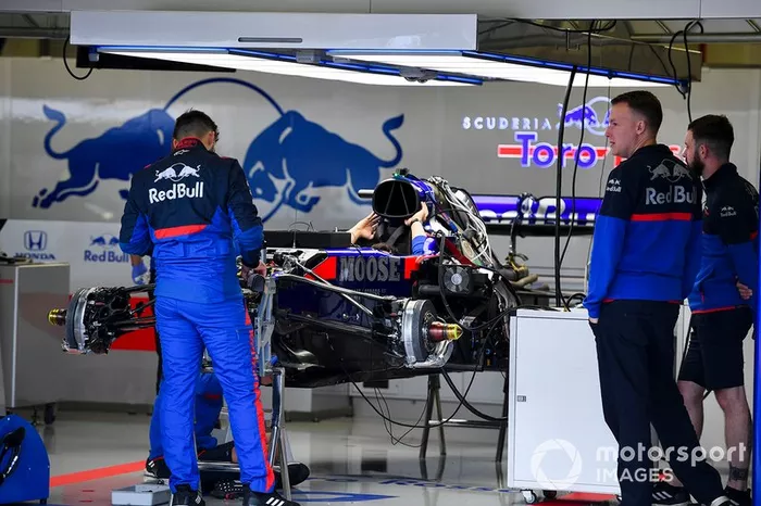 Suspensión delantera del Toro Rosso STR14 