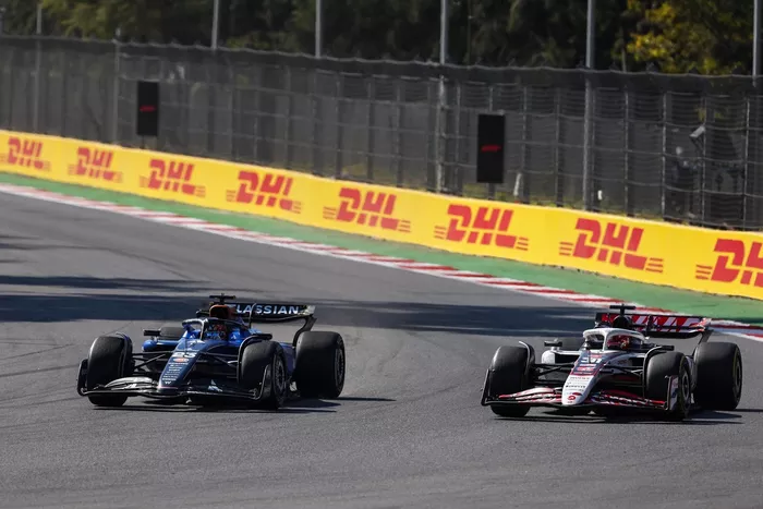 Esteban Ocon, Haas F1 Team, Alexander Albon, Williams