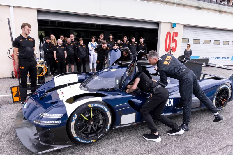 Jacky Ickx, Genesis Magma Racing