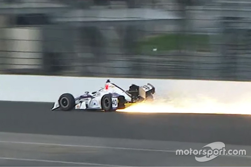 Choque de Zach Veach, A.J. Foyt Enterprises Chevrolet