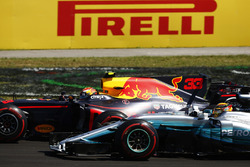 Max Verstappen, Red Bull Racing RB13, Lewis Hamilton, Mercedes AMG F1 W08