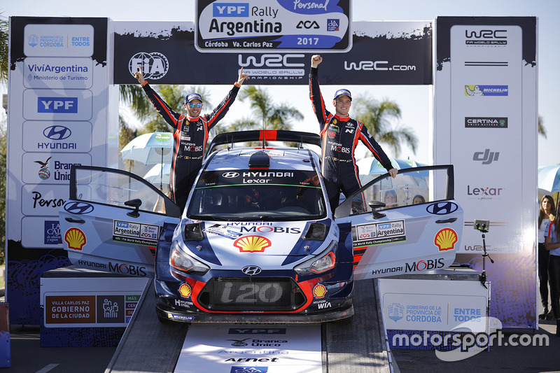 Winners Thierry Neuville, Nicolas Gilsoul, Hyundai i20 WRC, Hyundai Motorsport