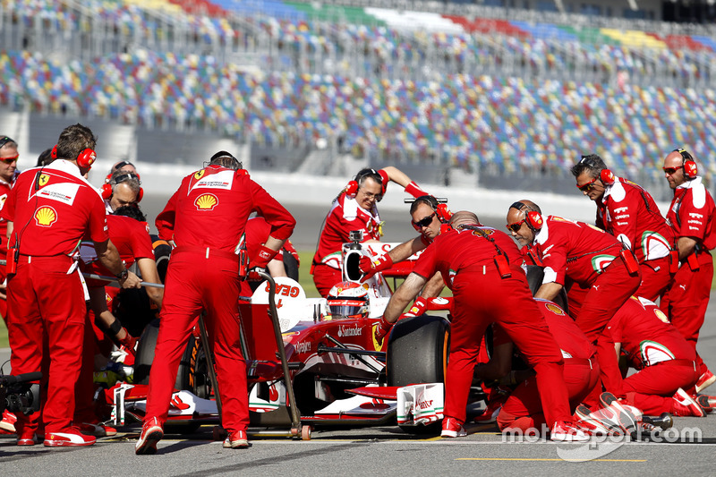 Pit stop, Kimi Raikkonen, Ferrari F60