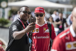 Kimi Raikkonen, Ferrari fans selfie