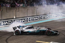 Race winner Valtteri Bottas, Mercedes-Benz F1 W08 performs donuts in parc ferme