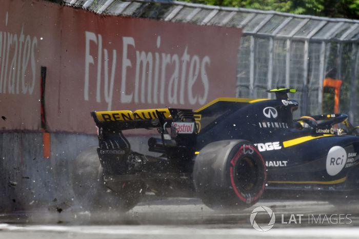 Carlos Sainz Jr., Renault Sport F1 Team R.S. 18, golpea el muro en los libres 2 de Canadá