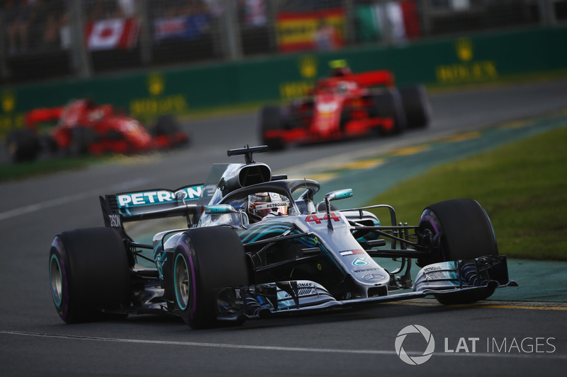 Lewis Hamilton, Mercedes AMG F1 W09, Kimi Raikkonen, Ferrari SF71H, Sebastian Vettel, Ferrari SF71H
