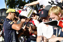 Daniel Ricciardo, Red Bull Racing, signe des autographes