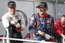 Подіум: переможець перегонів Габріеле Тарквіні, BRC Racing Team Hyundai i30 N TCR, друге місце Тед Б