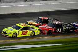 Ryan Blaney, Team Penske Ford Fusion, Martin Truex Jr., Furniture Row Racing Toyota, and Kurt Busch,